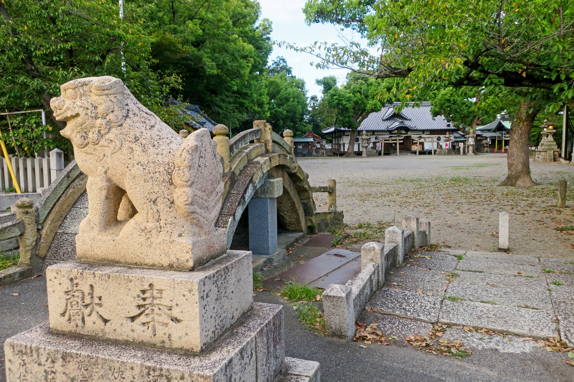泉穴師神社