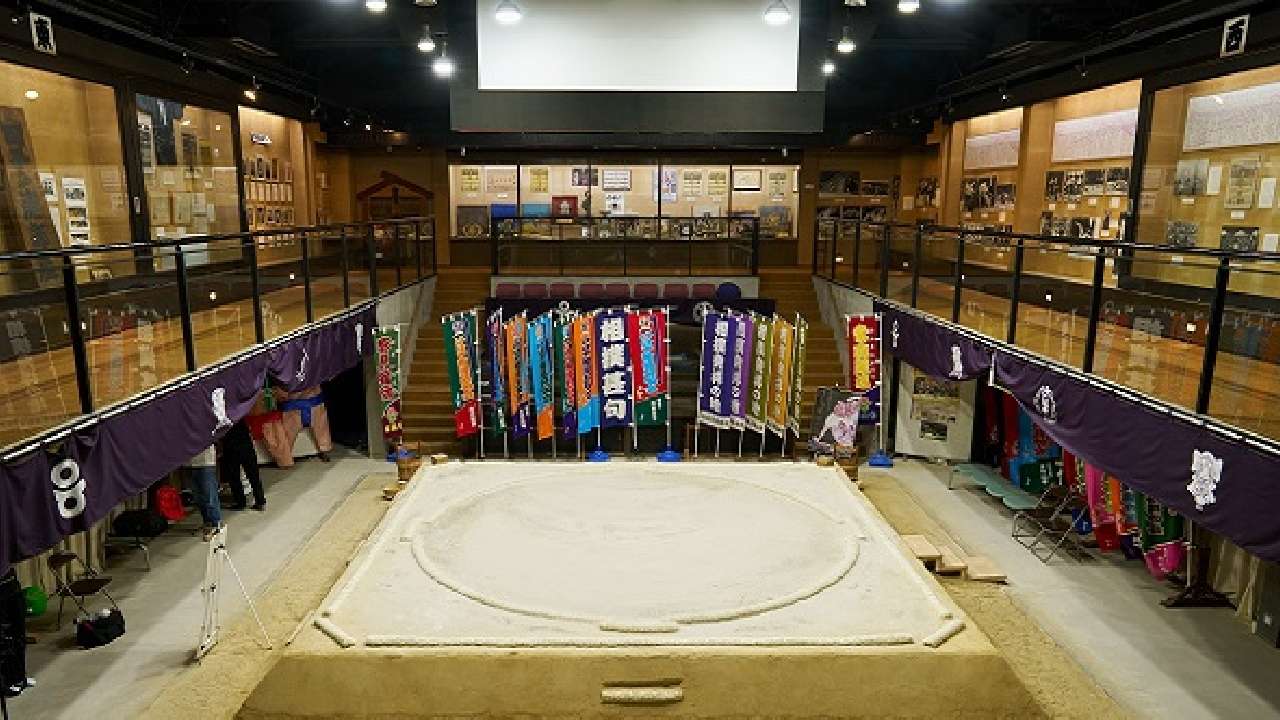 1万2000点以上の所蔵資料